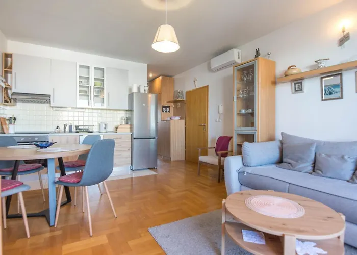 Апартаменты Ina Биоград-на-Мору