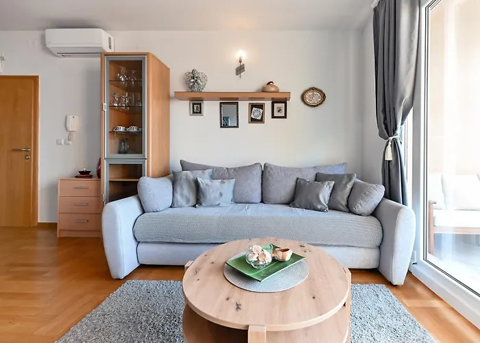Ina Apartman *